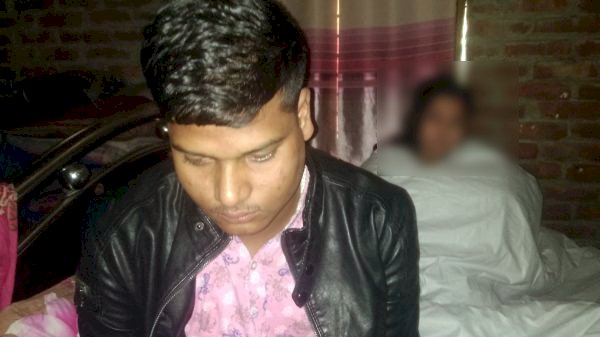 রংপুরে পরকীয়া করতে এসে এলাকাবাসীর হাতে আটক পুলিশ সদস্য