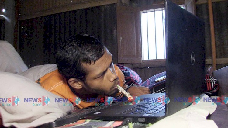 শিক্ষিত হওয়ার বাসনার প্রদীপ জ্বালিয়ে রেখেছেন উজ্জ্বল
