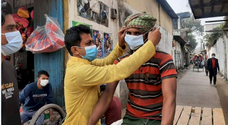 রংপুরে ভ্যান-রিক্সা চালকদের মাঝে ছাত্রলীগের মাস্ক বিতরণ