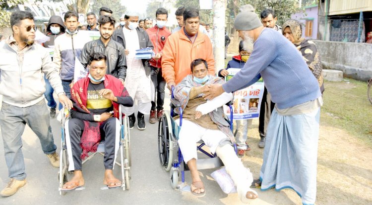 দুস্কৃতিকারীদের হামলায় আহত: হুইল চেয়ারে রমজানের ভোট প্রার্থনা