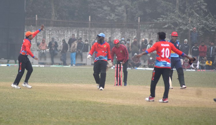 শিরোপার লড়াইয়ে বেগম রোকেয়া-হাড়িভাঙ্গা