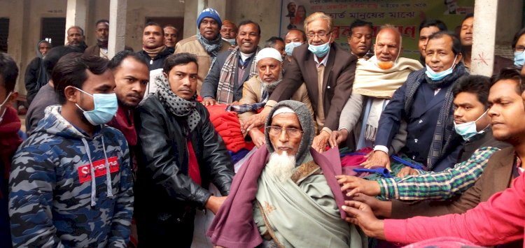 গঙ্গাচড়ায় ৯টি ইউনিয়নে এ্যাড. রাজুর কম্বল বিতরণ