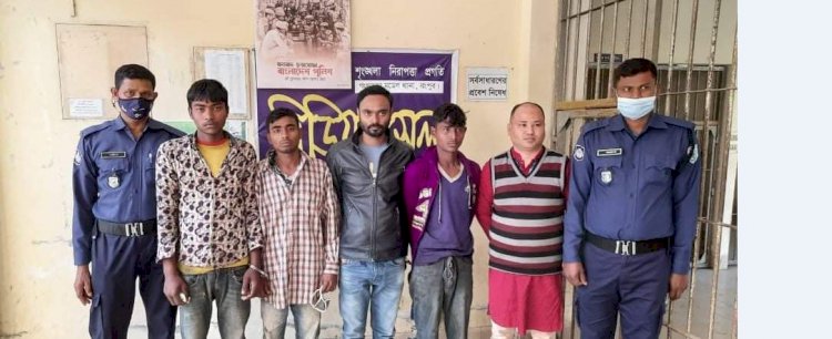 গঙ্গাচড়ায় ৫ মাদক সেবী আটক