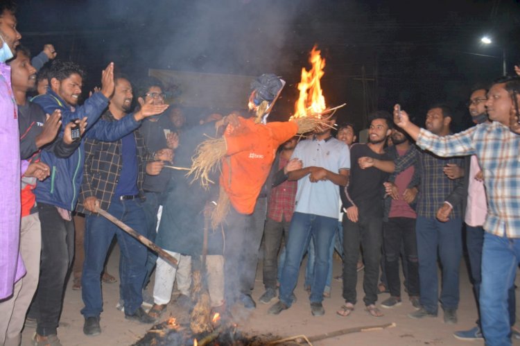 বেরোবিতে ভিসি কলিমুল্লাহ্’র কুশপুত্তলিকা দাহ