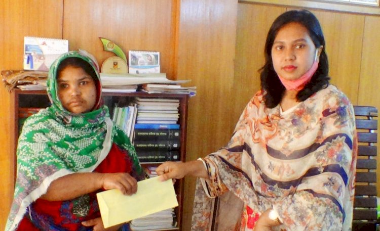 দৃষ্টি প্রতিবন্ধীর পাশে কুড়িগ্রাম সদরের ইউএনও নিলুফা ইয়াছমিন