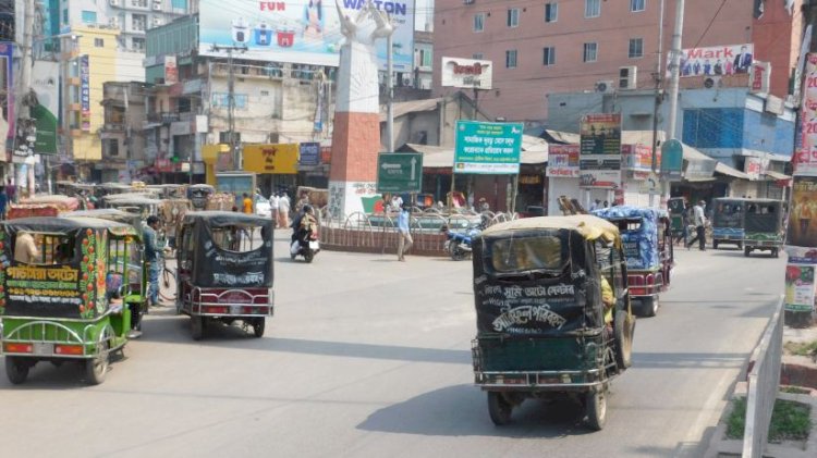 রংপুরে লকডাউনেও স্বাভাবিক জীবনযাত্রা 