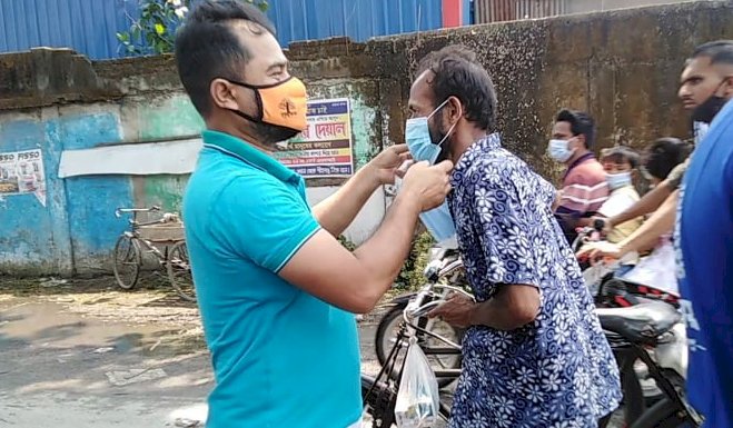 রংপুরে স্বপ্নছায়ার উদ্যোগে  বিনামূল্যে মাস্ক বিতরন 