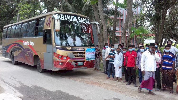 কুড়িগ্রাম থেকে ধান কাটতে ছুটছে শ্রমিক