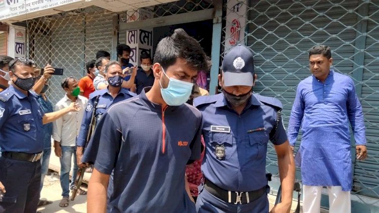 দিনাজপুরে আবাসিক হোটেলে অভিযানে ২ জোড়া কপোত-কপোতি আটক