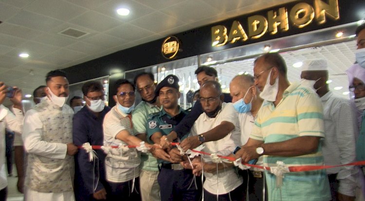 রংপুর নগরীতে অত্যাধুনিক শপিং শো-রুমের উদ্বোধন