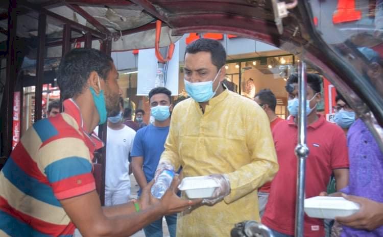 অস্বচ্ছলদের পাশে ইফতার নিয়ে রংপুর জেলা ছাত্রলীগ