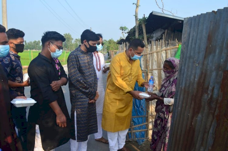 ঈদের দিন খাবার নিয়ে বাড়ি বাড়ি ছুটেছে রংপুর জেলা ছাত্রলীগ