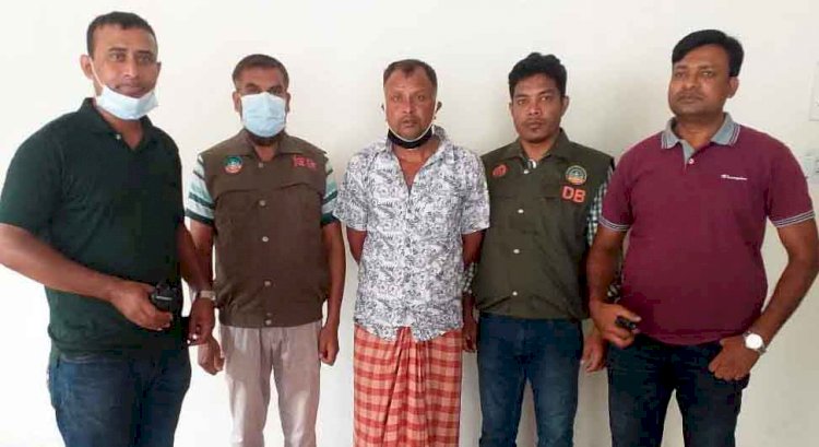 রংপুর ডিসি অফিসের কর্মকর্তা পরিচয়ে প্রতারণার অভিযোগে গ্রেফতার-১