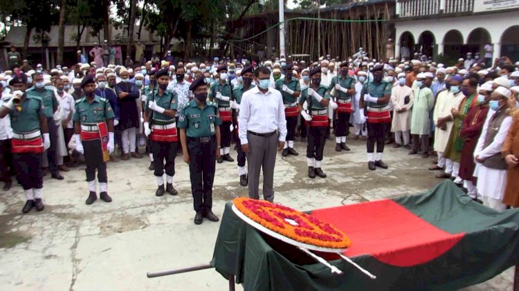 রাষ্ট্রীয় মর্যাদায় মীর আনিসুল হক পেয়ারার দাফন সম্পন্ন