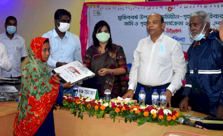 তারাগঞ্জে জমিসহ পাকাঘর পেয়ে খুশি ১০০টি পরিবার