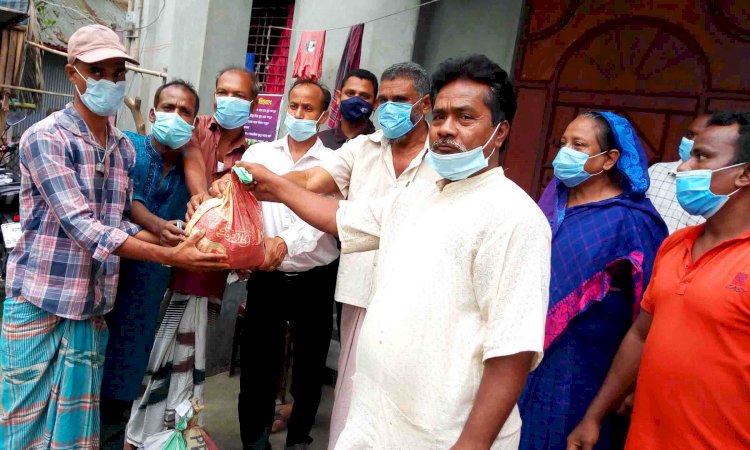 গঙ্গাচড়ায় নৌকার মনোনয়ন প্রত্যাশীর খাদ্যদ্রব্য বিতরণ