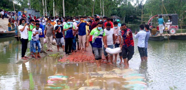 কুড়িগ্রামে বাইপাস সড়ক মেরামত করল ছাত্রলীগ