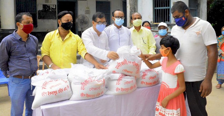 দিনাজপুরে বুদ্ধি প্রতিবন্ধী শিক্ষার্থীদের মাঝে খাদ্য সহায়তা প্রদান