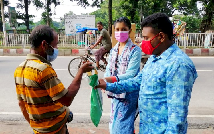 রংপুরে অসহায়রা পেল ২ টাকায় ঈদ উপহার