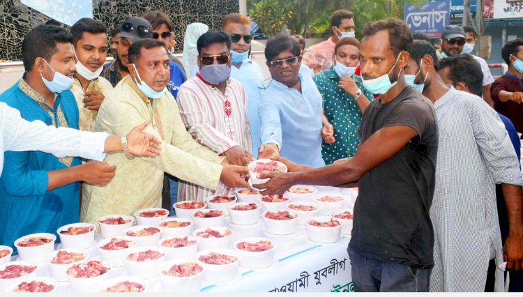 দুঃস্থদের মাঝে রংপুর জেলা যুবলীগের কোরবানীর মাংস বিতরণ