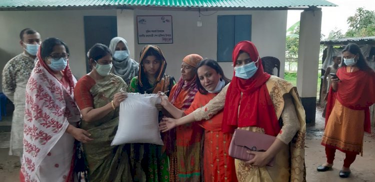 মুজিব বর্ষে লেডিস ক্লাবের দেয়া ঘর পেল ভূমিহীন গৃহহীন সুরাইয়া