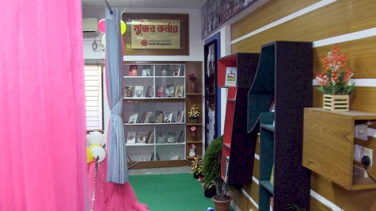 বঙ্গবন্ধুকে নিয়ে লেখা দূর্লভ বই নিয়ে রংপুরে মুজিব কর্ণারের উদ্বোধন
