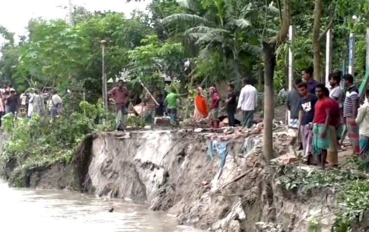 কুড়িগ্রামে বন্যা পরিস্থিতি অপরিবর্তিত তিস্তা ও গঙাধরে চলছে নদী ভাঙন