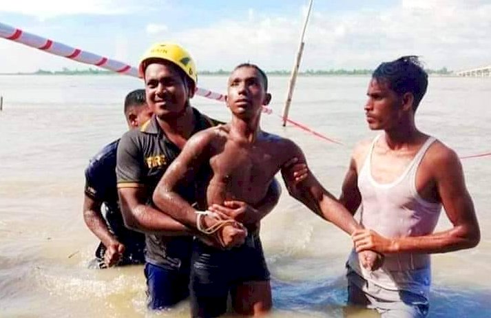 মুজিববর্ষ উপলক্ষে তিস্তায় ৪৬ কিলোমিটার সাঁতারে প্রথম রাব্বি