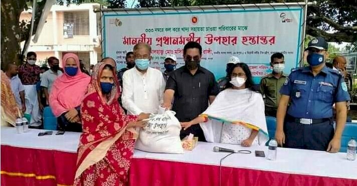 গঙ্গাচড়ায় খাদ্য সহায়তা চাওয়া পরিবারের মাঝে প্রধানমন্ত্রীর উপহার হস্তান্তর