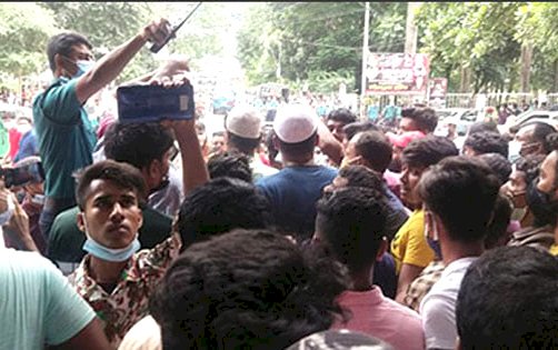 টিকার দাবিতে সেহরাওয়ার্দীতে প্রবাসীদের বিক্ষোভ
