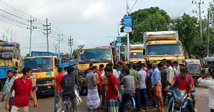 পুলিশি হয়রানি-অহেতুক মামলা দেওয়ার প্রতিবাদে রংপুরে বিক্ষোভ