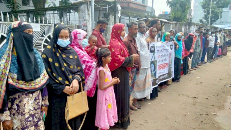 ছাত্রীকে আত্মহত্যায় প্ররোচনাকারীর বিচারের দাবিতে দিনাজপুরে মানববন্ধন