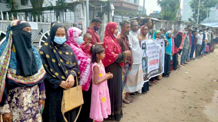 ছাত্রীকে আত্মহত্যায় প্ররোচনাকারীর বিচারের দাবিতে দিনাজপুরে মানববন্ধন