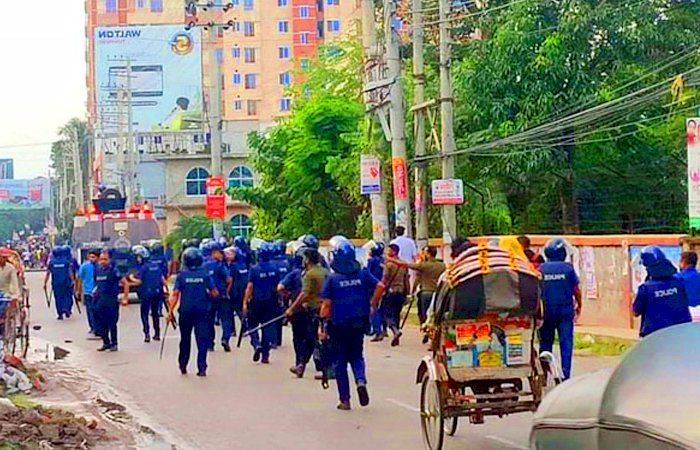 কুমিল্লায় পূজামণ্ডপে কোরআন শরীফ, বিচ্ছিন্ন সংঘর্ষে আহত ৫