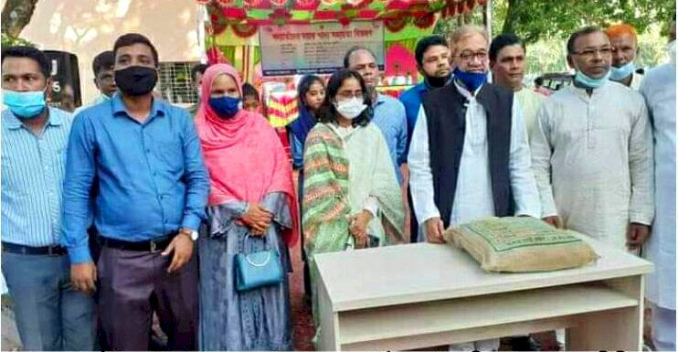গঙ্গাচড়ায় আকস্মিক বন্যায় ক্ষতিগ্রস্থদের মাঝে খাদ্য সহায়তা বিতরণ