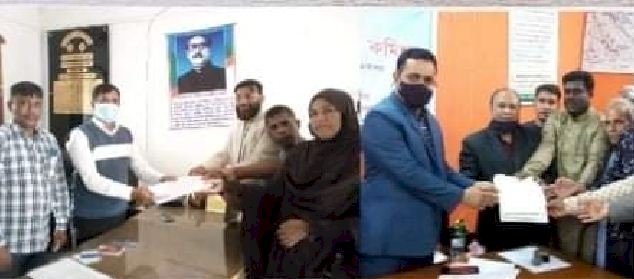 গঙ্গাচড়ায় মনোনয়ন জমা দিলেন সোনালী ও সাইফুল