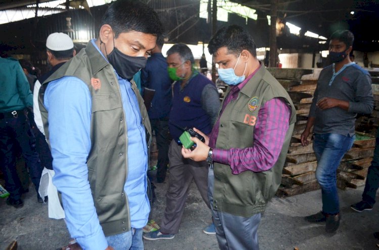 রংপুরে সাবান কারখানায় অভিযানে ১৫ লক্ষাধিক টাকার মালামাল জব্দ