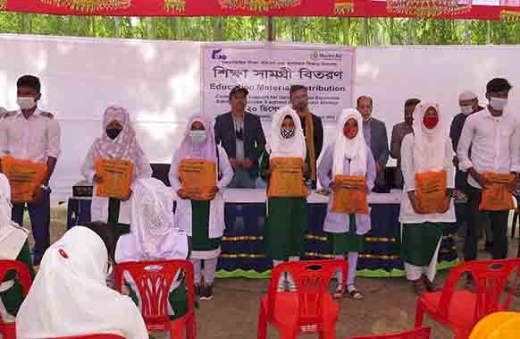 কুড়িগ্রামে ৩৩৮ জন শিক্ষার্থীর মাঝে শিক্ষা সামগ্রী বিতরণ