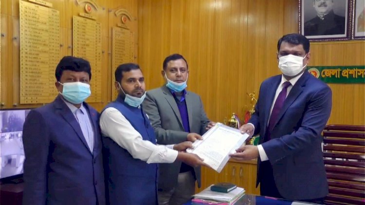 রংপুরে ভূমি কর্মকর্তাদের অবস্থান ধর্মঘট ও স্মারকলিপি প্রদান