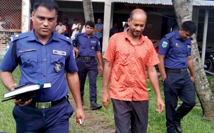 একাধিক ছাত্রীকে যৌন হয়রানির অভিযোগে অফিস সহকারী গ্রেফতার