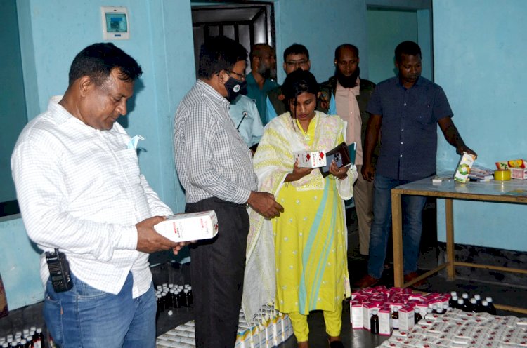 রংপুরে অনুমোদনহীন ঔষধ কোম্পানিতে অভিযান