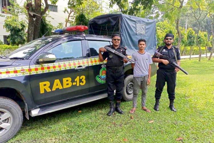 দিনাজপুর র্যাবের অভিযানে হত্যা মামলার আসামি গ্রেফতার