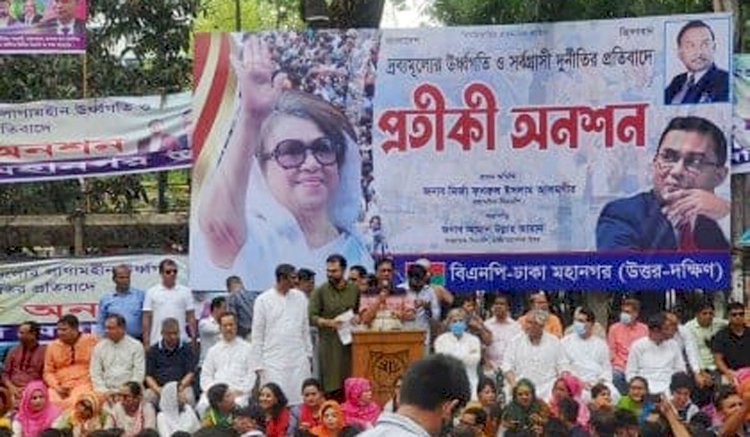 নয়াপল্টনে ছোট ছোট মিছিল নিয়ে বিএনপি’র নেতা-কর্মীরা