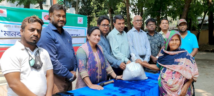 রংপুরে প্রকৃতি ও জীবন ক্লাবের উদ্যোগে ৩’শ অস্বচ্ছল পরিবারের মাঝে ঈদ উপহার