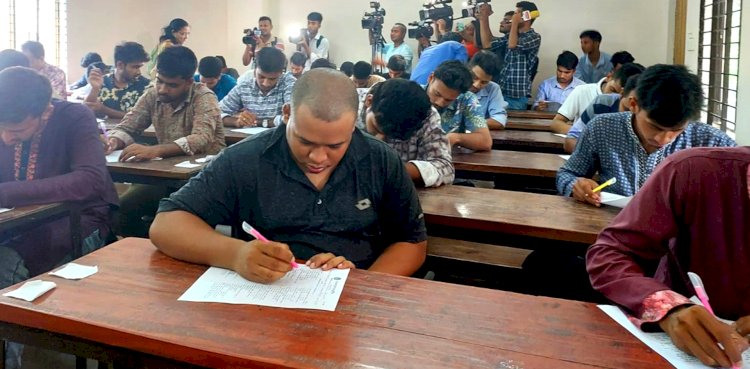 রংপুর ছাত্রলীগের পদ পেতে পরীক্ষা দিলেন নেতাকর্মীরা