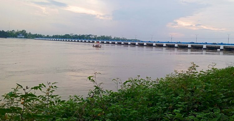 উজানের পাহাড়ী ঢলে উত্তরের নদ-নদীর পানি বাড়ছে