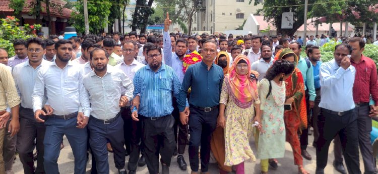 রংপুরে রিপ্রেজেন্টেটিভদের দালাল হিসেবে শাস্তি দেওয়ায় প্রতিবাদ