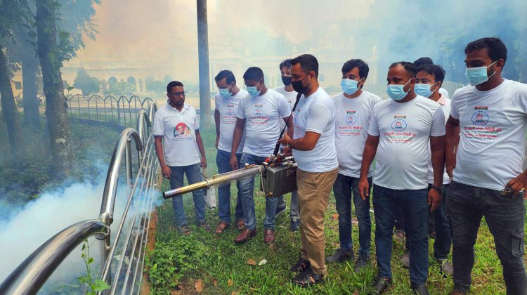 ডেঙ্গু প্রতিরোধে রংপুর জেলা যুবলীগের মশক নিধন ও প্রচারনা অভিযান 